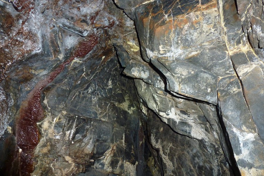 Interesting colours in the rocks in the roof of Prince Charlie's cave