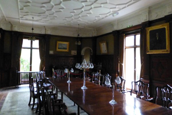 Dining room in Kinloch Castle with mahogany walls and table