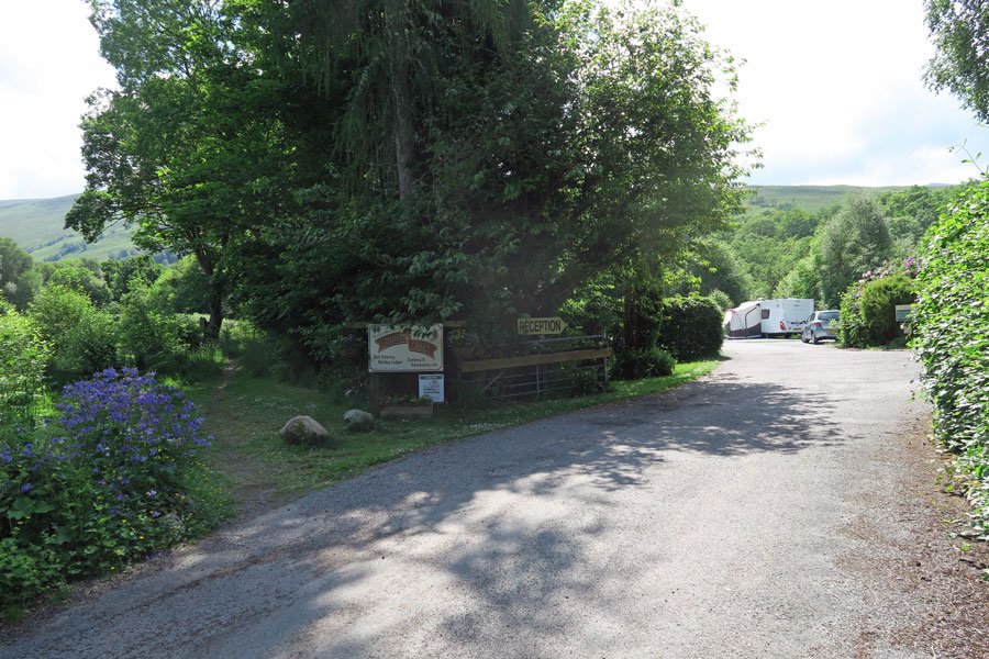 Take the footpath to the left just before Bunroy Park