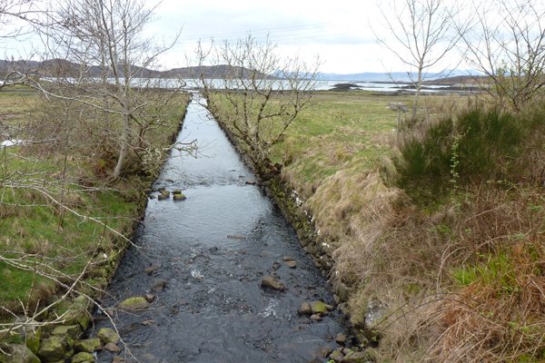 The walk starts just after the canal on the Rhu road